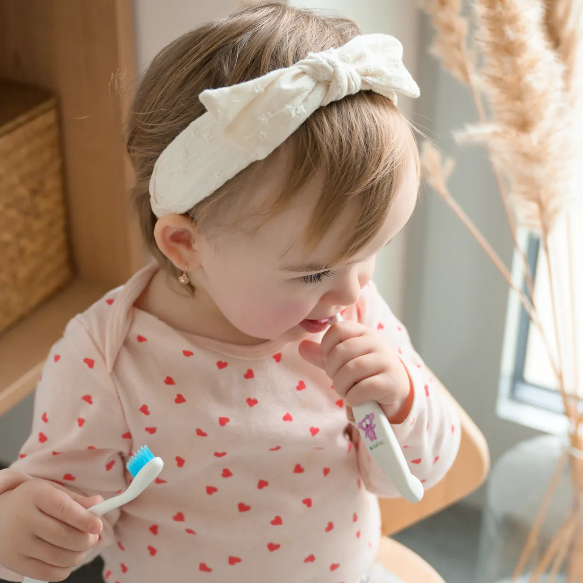 jedna-detska-zubna-kefka-v-rukach-nestaci-jack-njill